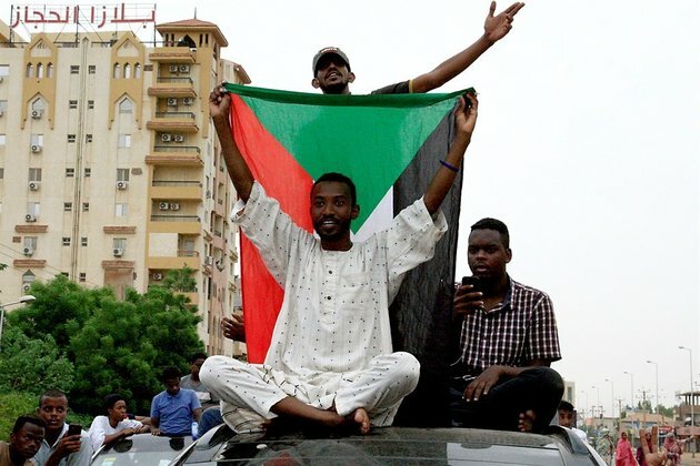 &#039;New Sudan&#039;: Thousands celebrate as protesters, army sign deal