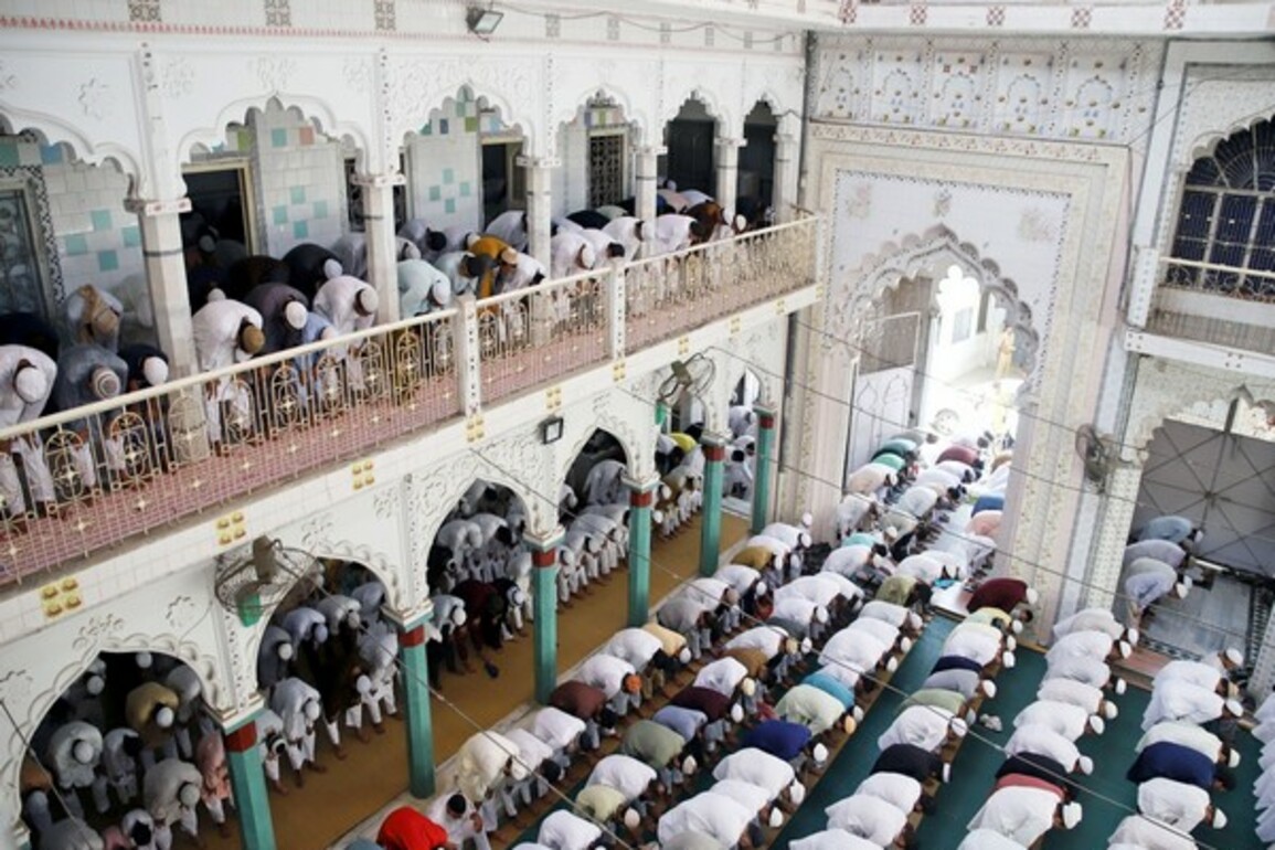 BJP to distribute "Saugat-e-Modi" kits to 32 lakh poor Muslims across country