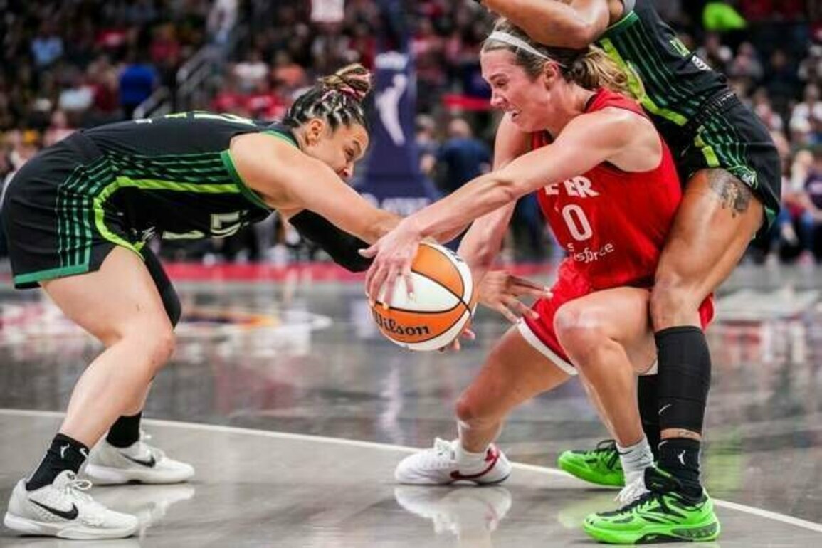 Explosive Lynx offense hands loss to injury-plagued Fever
