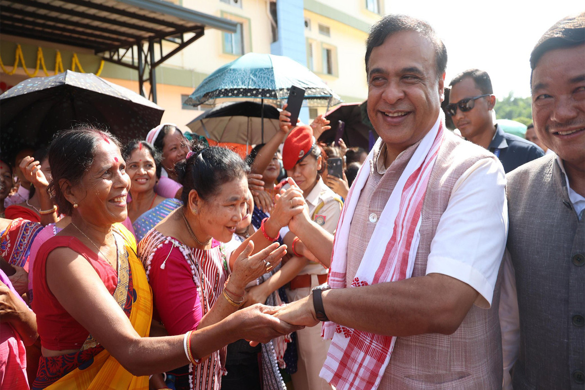 Assam: CM Sarma presents cheques to beneficiaries of Mukhyamantri Mahila Sabalikaran Abhiyan