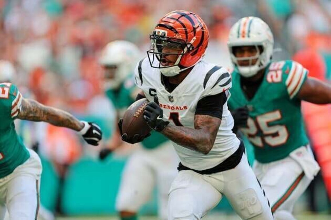 Joe Burrow (4 TDs), Bengals erupt in 2nd half vs. Dolphins