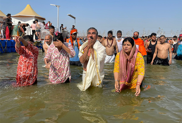 Mahakumbh 2025: Himachal CM Sukhu takes holy dip at Triveni Sangam, praises cultural significance