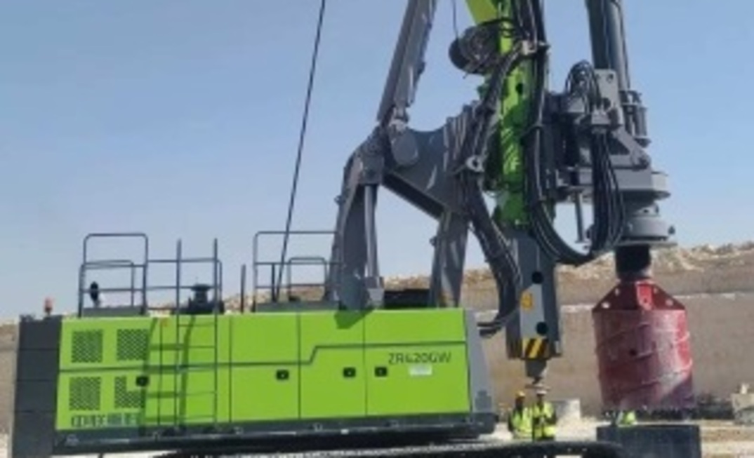 A Zoomlion Heavy Industry ZR420GW rotary drilling rig at work on the Riyadh Four Seasons Project in Saudi Arabia