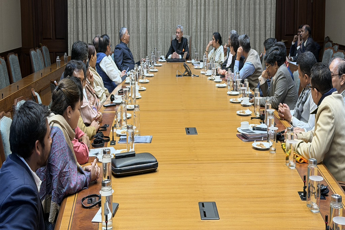 EAM Jaishankar meets MPs who represented India at UNGA