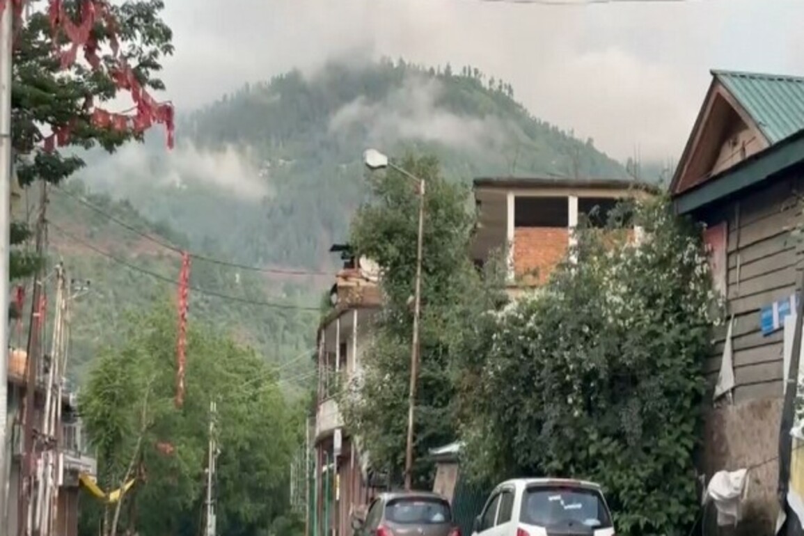 J-K: Pakistan continues small arms, artillery firing along LoC in Uri