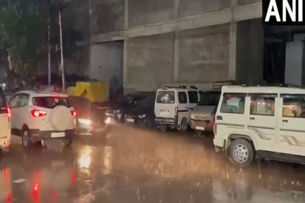 Rain lashes several parts of Srinagar city, bringing respite from heat and humidity