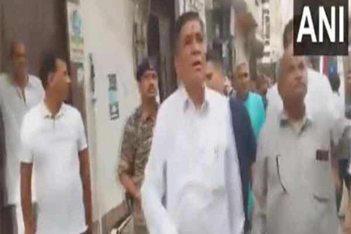 Mustafabad building collapse: "MCD drenched in corruption," says Delhi Dy Speaker