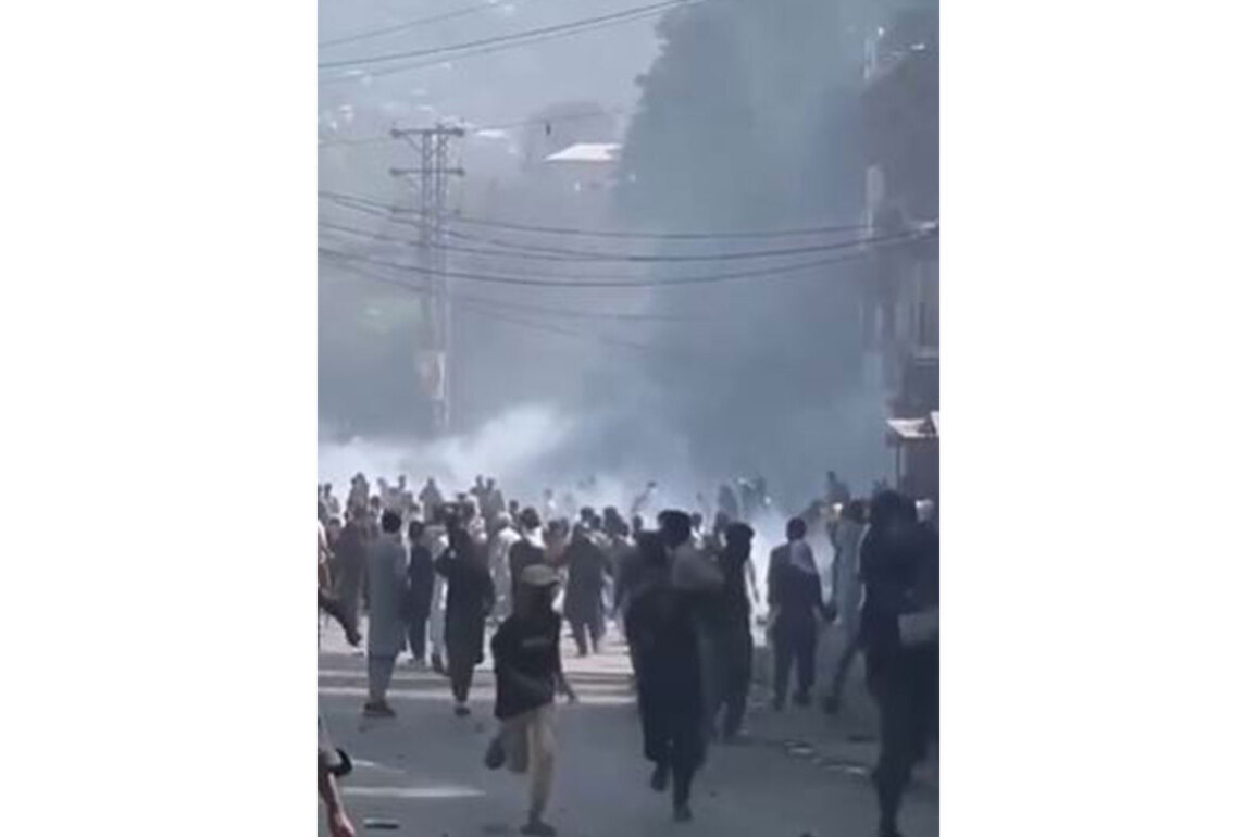 Tensions flare up in PoJK as Pakistani forces shell tear gas on protestors
