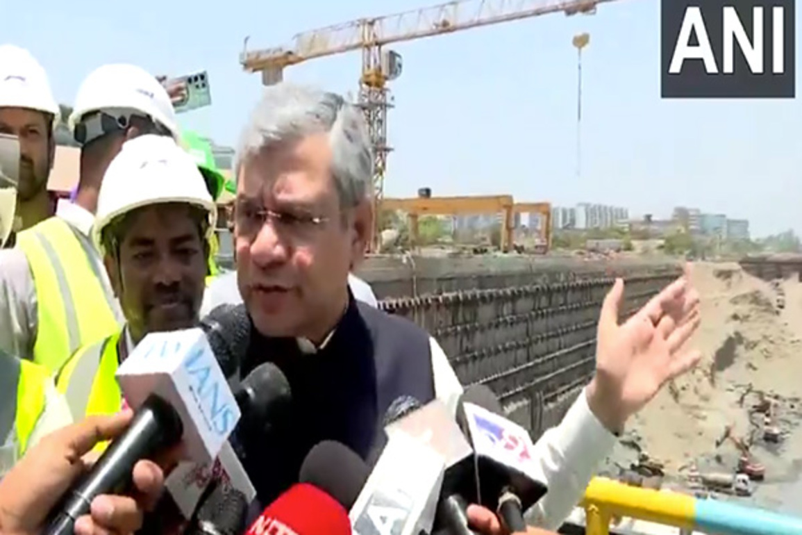 Ashwini Vaishnaw reviews progress at Mumbai bullet train station