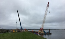  A Giken F201 silent piling press is being used by Sheet Piling (UK) Ltd to install sheet piles through the existing core of the embankment at Staines Reservoir