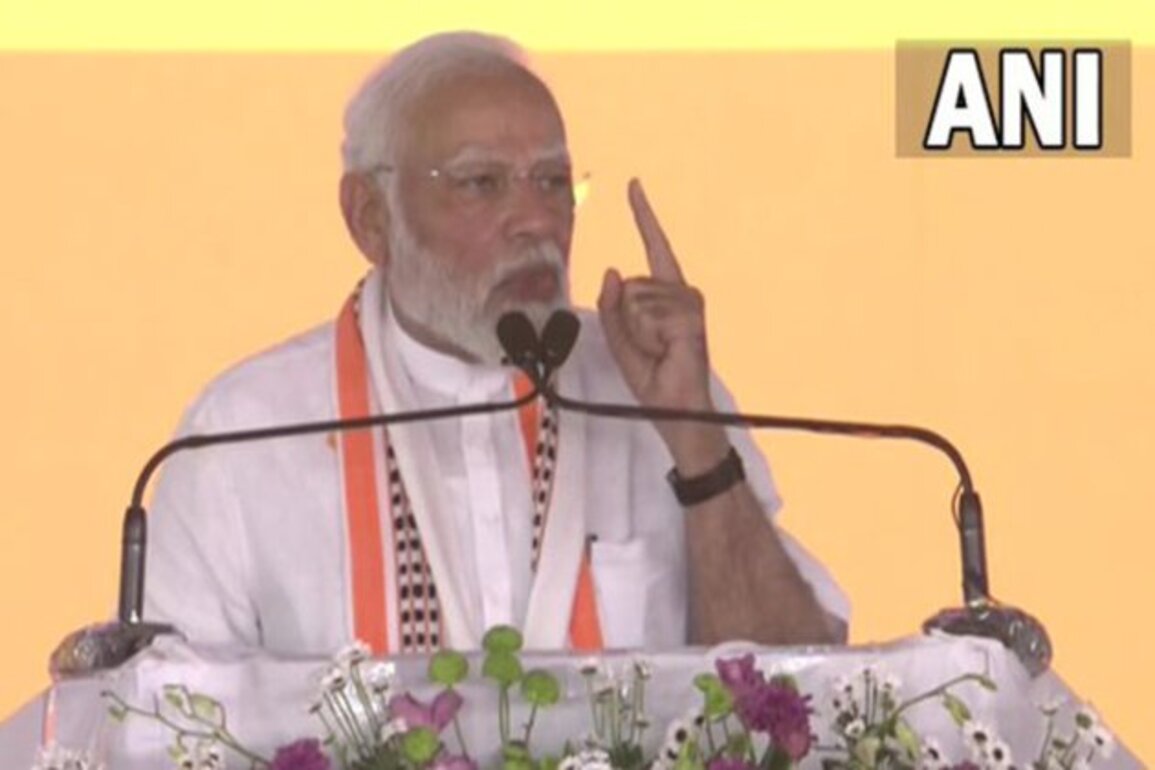 "Congress dreaming of digging Modi's grave, but I'm busy improving lives of poor": PM Narendra Modi in Karnataka