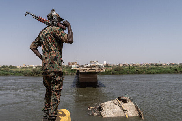 Hundreds of Sudan paramilitary fighters defect to army