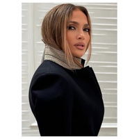 Jennifer Lopez flings insect that crawled up her neck during Kazakhstan concert