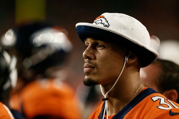 Report: Broncos S Simmons accepts franchise tender