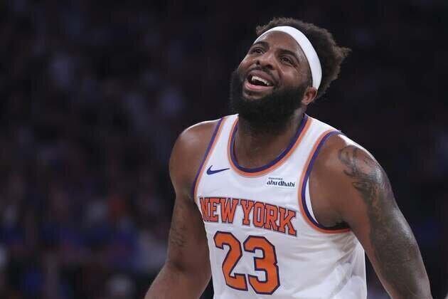 Reports: Knicks C Mitchell Robinson breaks pinky, status for Finals unclear