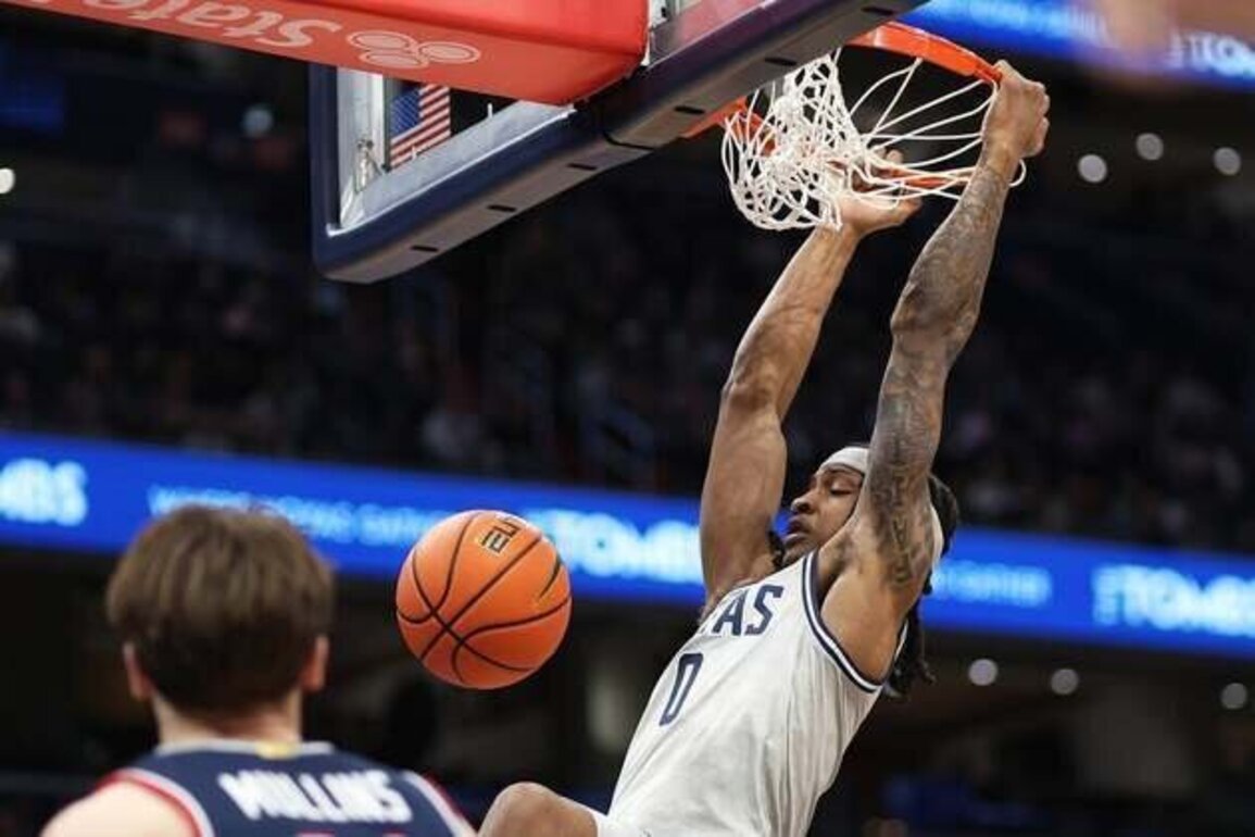 Villanova ams to gain ground on No. 2 UConn in key clash