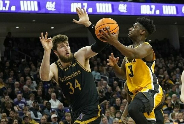 Northwestern shuts down Iowa for 3rd straight win