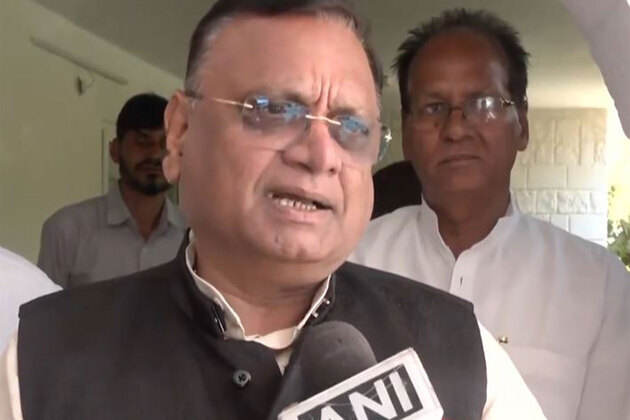"Atmosphere of scarcity is being created": Avinash Pande criticises Centre over commercial LPG cylinder shortage