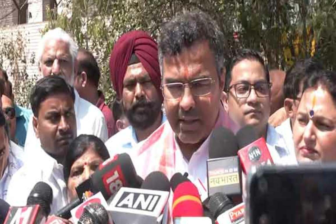 Delhi PWD Minister Parvesh Verma orders suspension of Executive Engineer during inspection at Patparganj, Trilokpuri