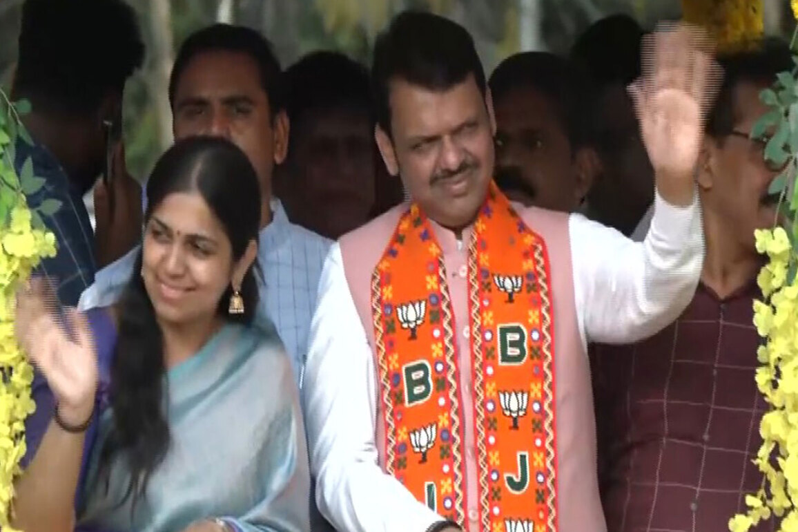 Devendra Fadnavis, Suresh Gopi hold road shows in Keralam ahead of Assembly elections