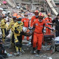 Xinhua Headlines: Chinese teams, local rescuers race against time in Myanmar quake relief