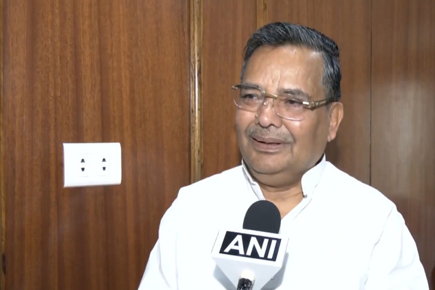 "Insulting beauty of democracy": UP Minister Jaiveer Singh on Mamata's defiance of election results