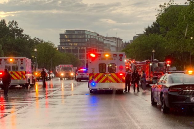 Lightning hits people near White House