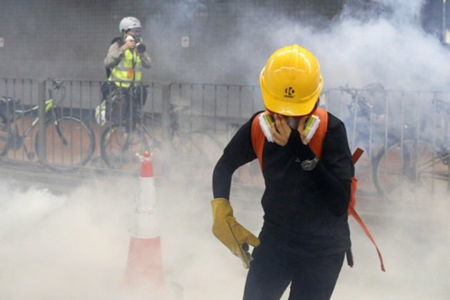 Hong Kong Hit by Another Weekend of Clashes, Tear Gas, Public Anger