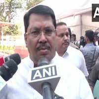 "Kamra's decision not to apologise is right," says Congress MLA Vijay Wadettiwar