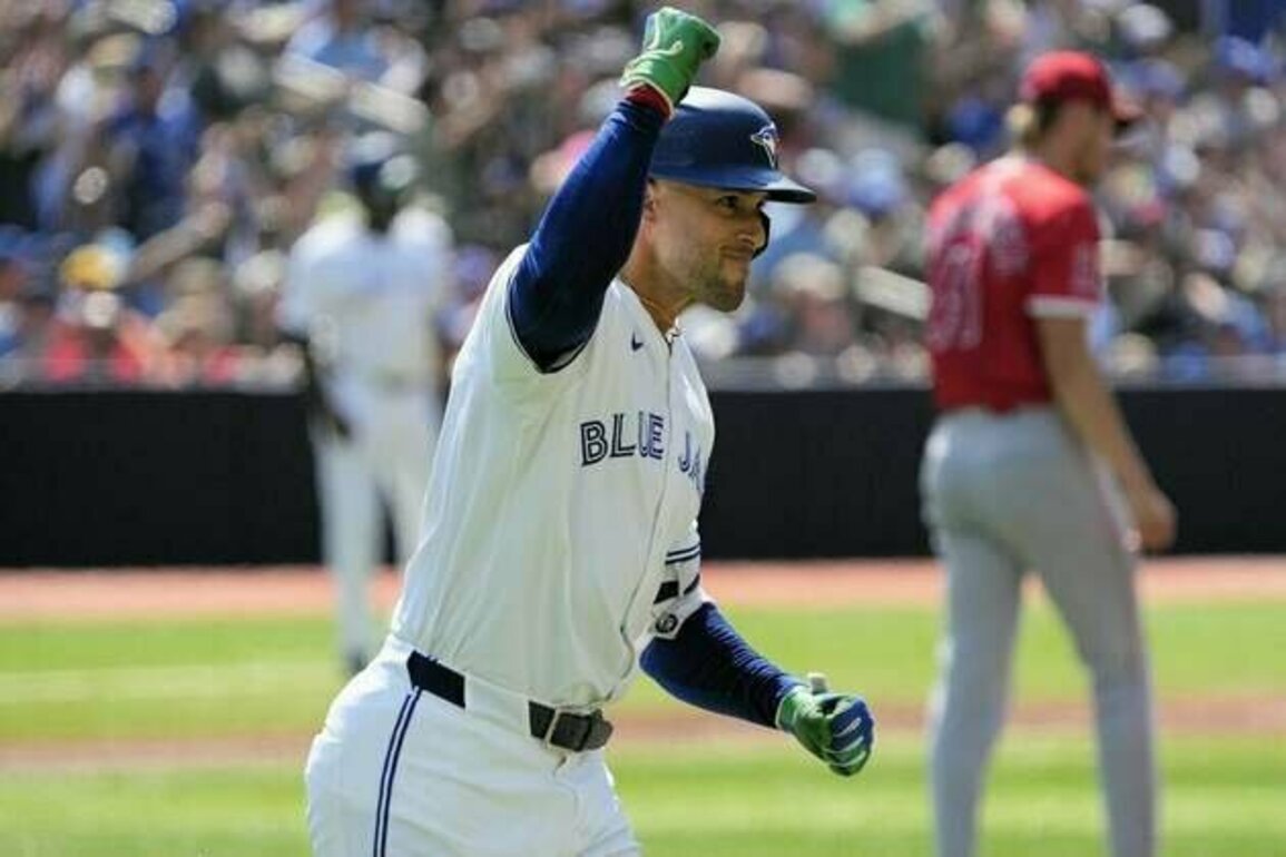 Blue Jays win second straight in extra innings vs. Angels