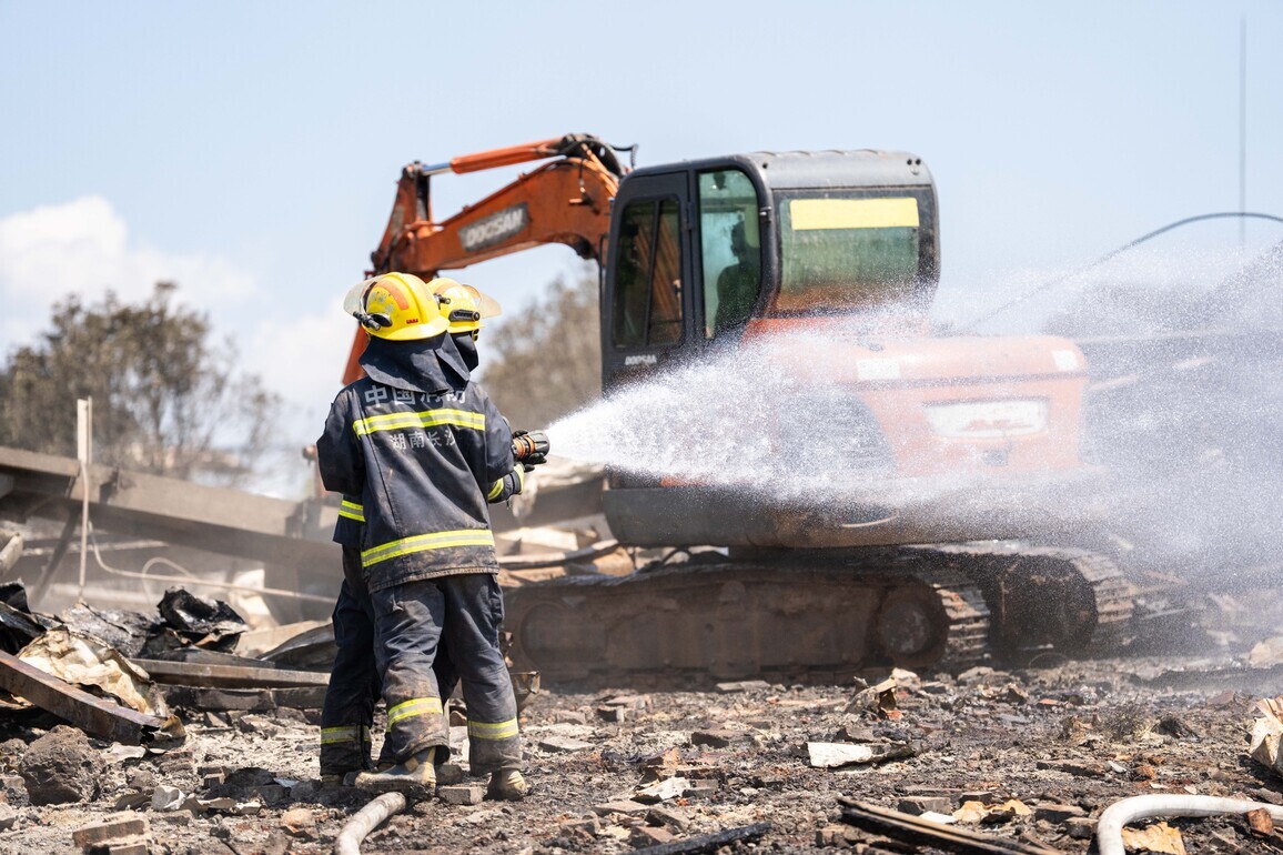 (SpotNews) CHINA-HUNAN-LIUYANG-FIREWORKS PLANT-EXPLOSION-RESCUE (CN)
