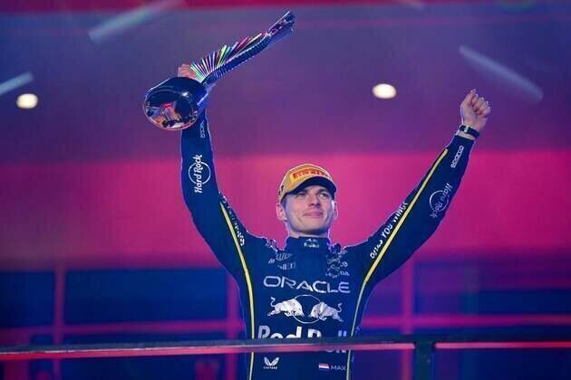 Report: Max Verstappen discussing F1 future with Red Bull