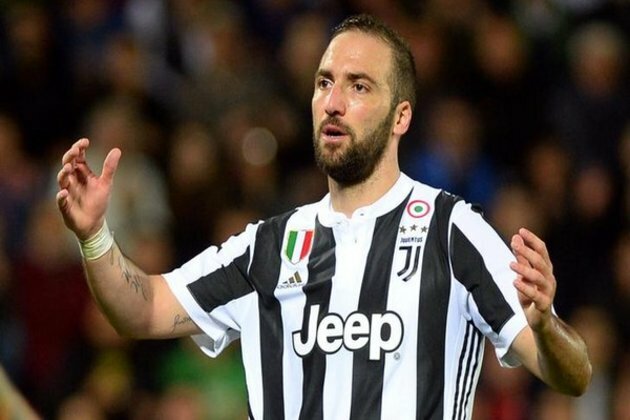 Higuain arrives in Miami to finalise MLS move
