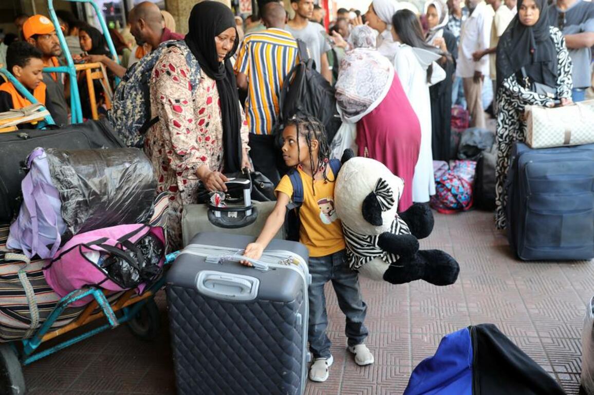 Hundreds of Sudanese depart Cairo on train journey back home