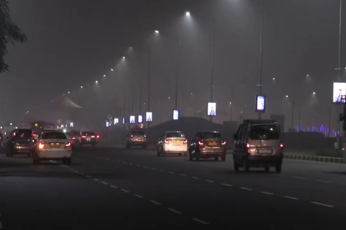 Delhi AQI remains 'poor' as dense smog reduces visibility; IGI flights under CAT III