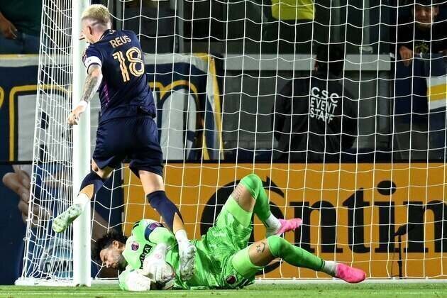 St. Louis stays hot behind Marcel Hartel's big night