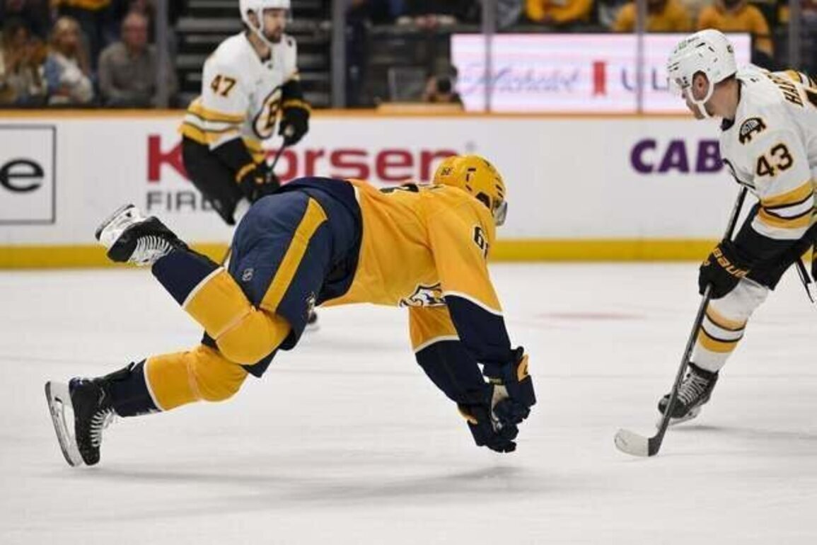 Predators score 4 in 2nd period to beat Bruins