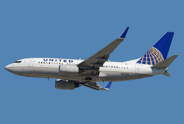 United Airlines orders 40 Boeing 737-700 aircraft