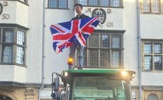 Farmers protest outside Oxford Farming Conference