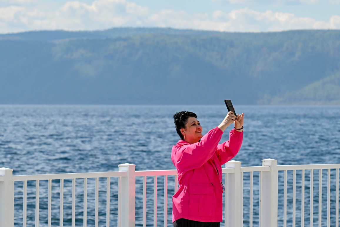 RUSSIA-LAKE BAIKAL-SUMMER SCENERY