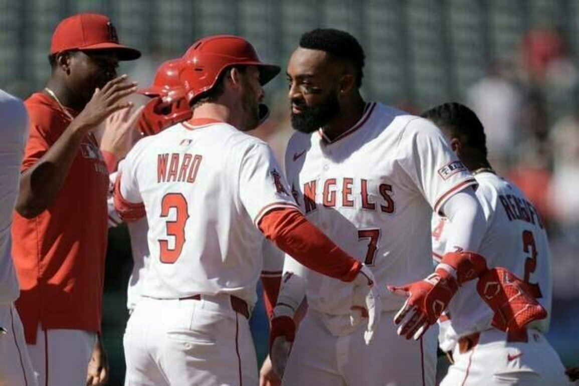 Jo Adell, Angels rally in ninth to stun Giants