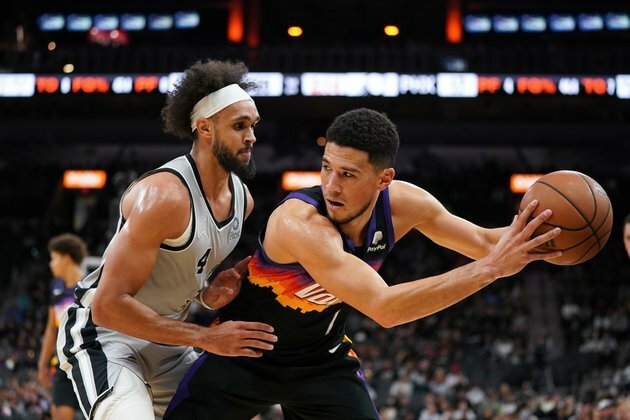 Suns hold off Spurs for 13th straight win
