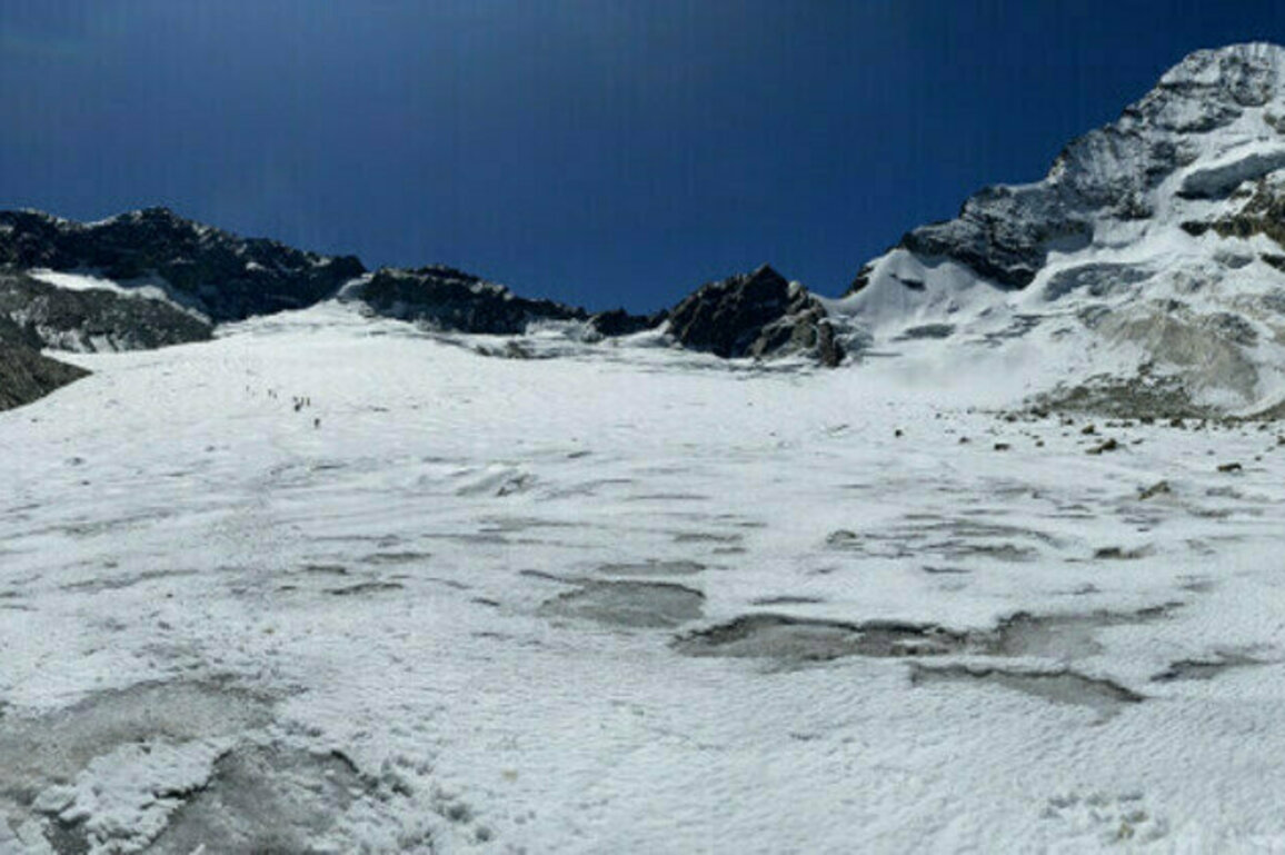 Glaciers on Borrowed Time: Capturing Data from Vanishing Ice in Bolivia