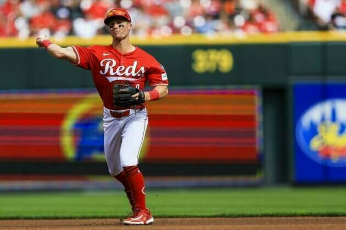 Matt McLain helps Reds rally past Giants for 1st win of season