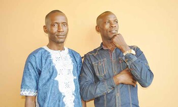 Omuyimbi Umar Mwanje (ku ddyo) ng'ali ne maneja we Omusumba Muyingo Moses Bright. Omuyimbi Umar Mwanje (ku ddyo) ng'ali ne maneja we Omusumba Muyingo Moses Bright.
