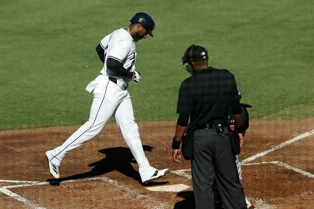 Braves smack four HRs to slay Rays