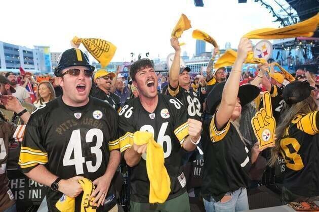 Pittsburgh sets Day 1 NFL draft attendance mark at 320,000