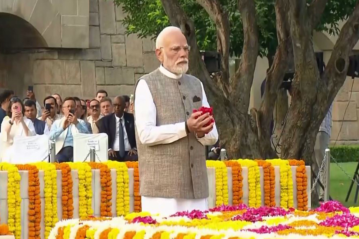 Gandhi Jayanti: PM Modi pays floral tribute to Mahatma Gandhi at Raj Ghat