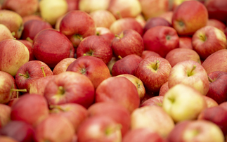 Make it easier for people to choose British apples and pears, supermarkets told