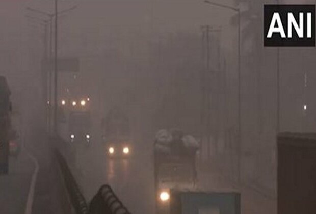 Delhi wakes up with dense fog, air quality deteriorates to the 'very poor' category